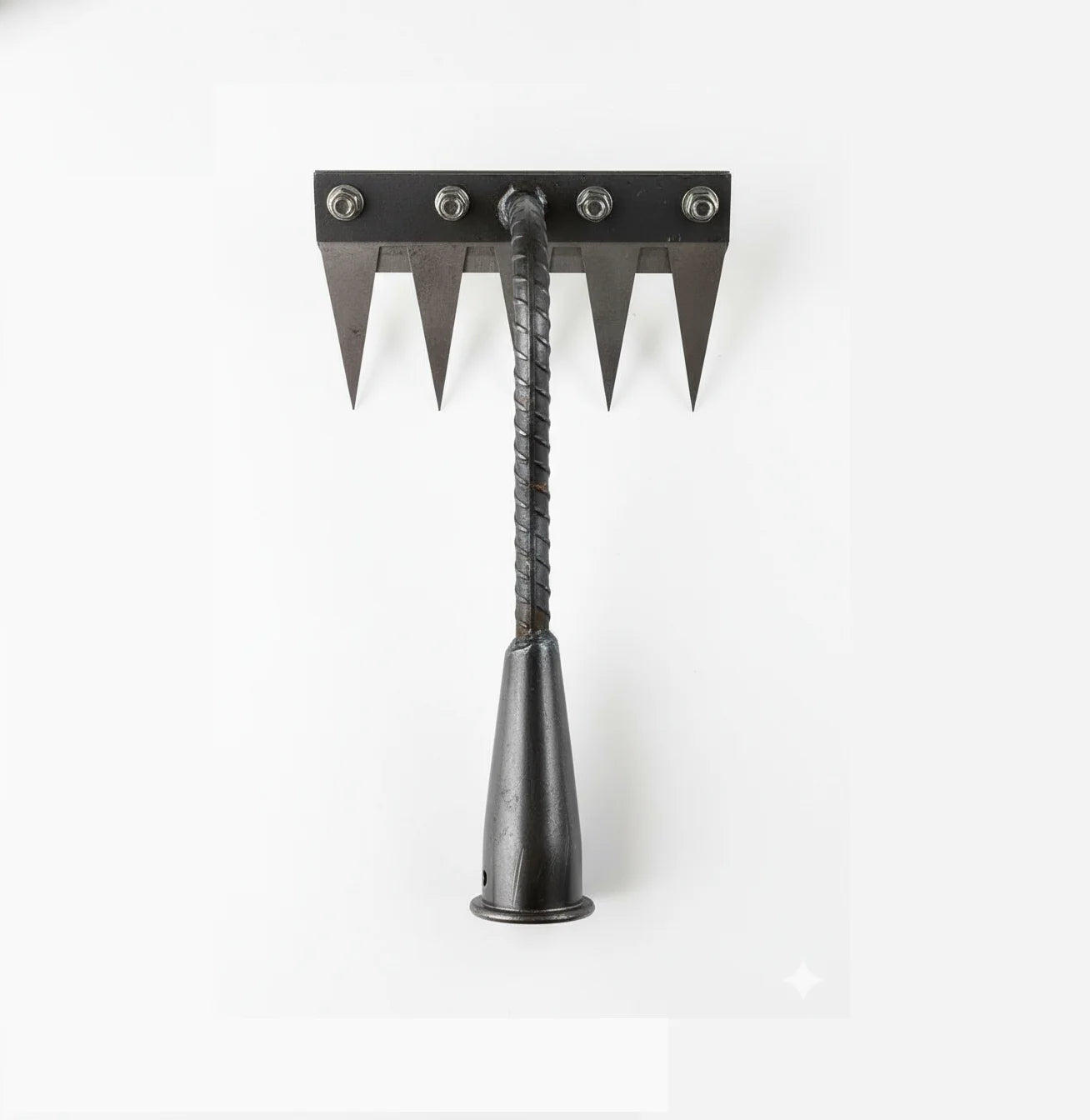 راطو فولاذي باسنان حادة يخترق التربة الصلبة و يزيال الاعشاب العنيدة