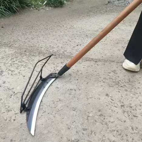 Faux à Andain