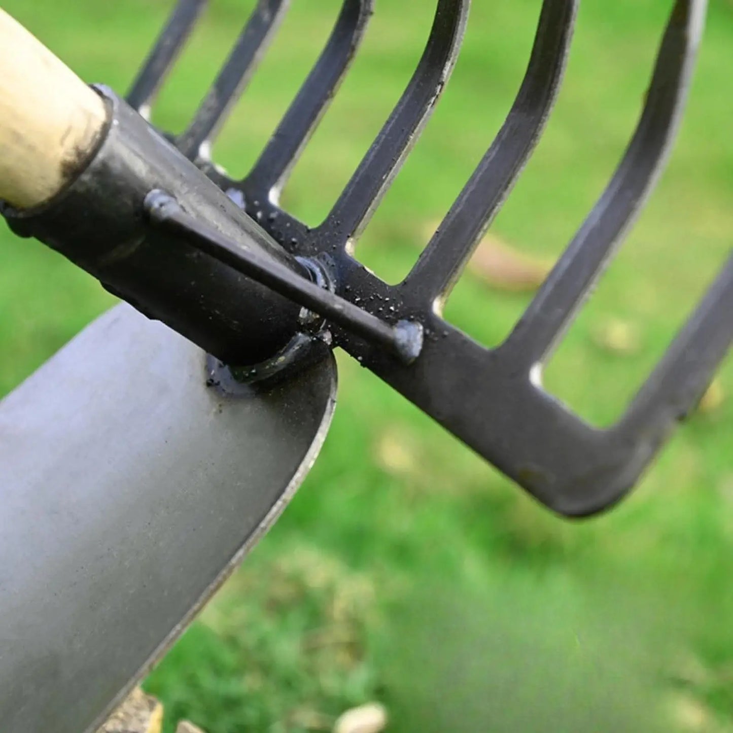 Outil agricole 2 en 1 – Pioche et Râteau Robustes pour Cultiver et Désherber Facilement